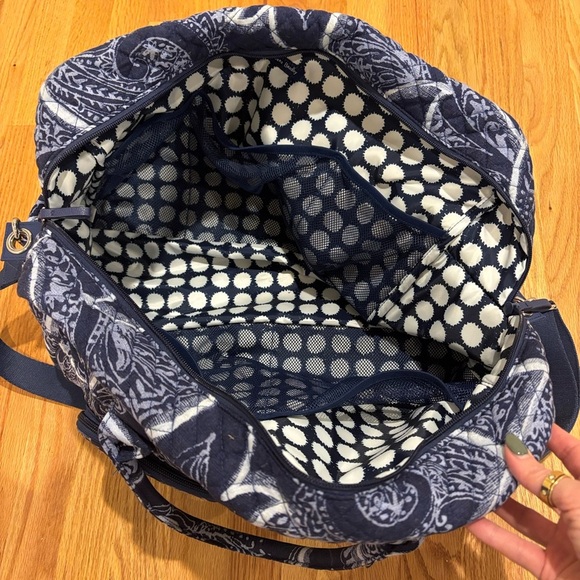 Vera Bradley paisley Weekender Travel Bag EUC! - Picture 2 of 8